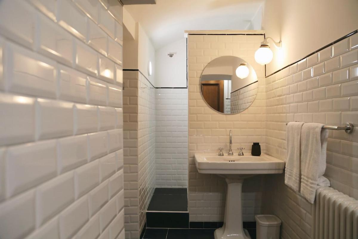 Spacious & Quiet Miracle In Trastevere * Rom